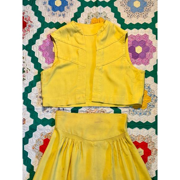 Vintage 1940s Vest & Skirt Set Butter Yellow Cotton Wounded Bird AS IS - Picture 2 of 16